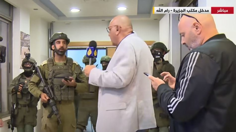 شبكة ‘الجزيرة’ تستنكر اقتحام الاحتلال لمكتبها في رام الله وغلقه
