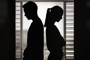 فيسبوك كشف خيانة عمرها 13 عاماً.. قصة غريبة لزوجة رفعت قضية خلع ضد زوجها